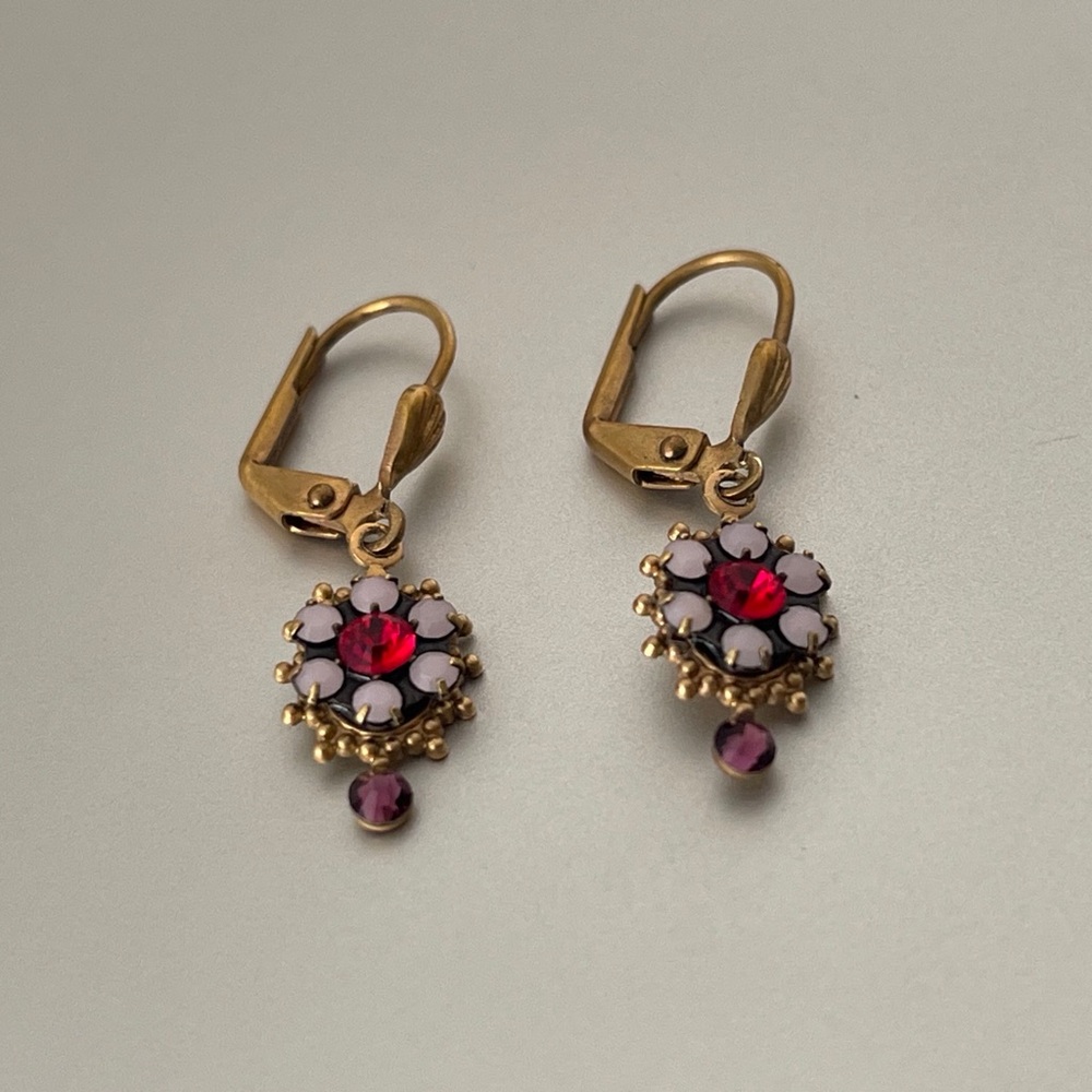 Leverback drop earrings.
